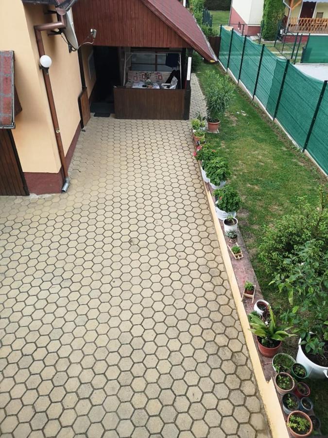Karos Central Apartmanhaz ザラカロシュ エクステリア 写真