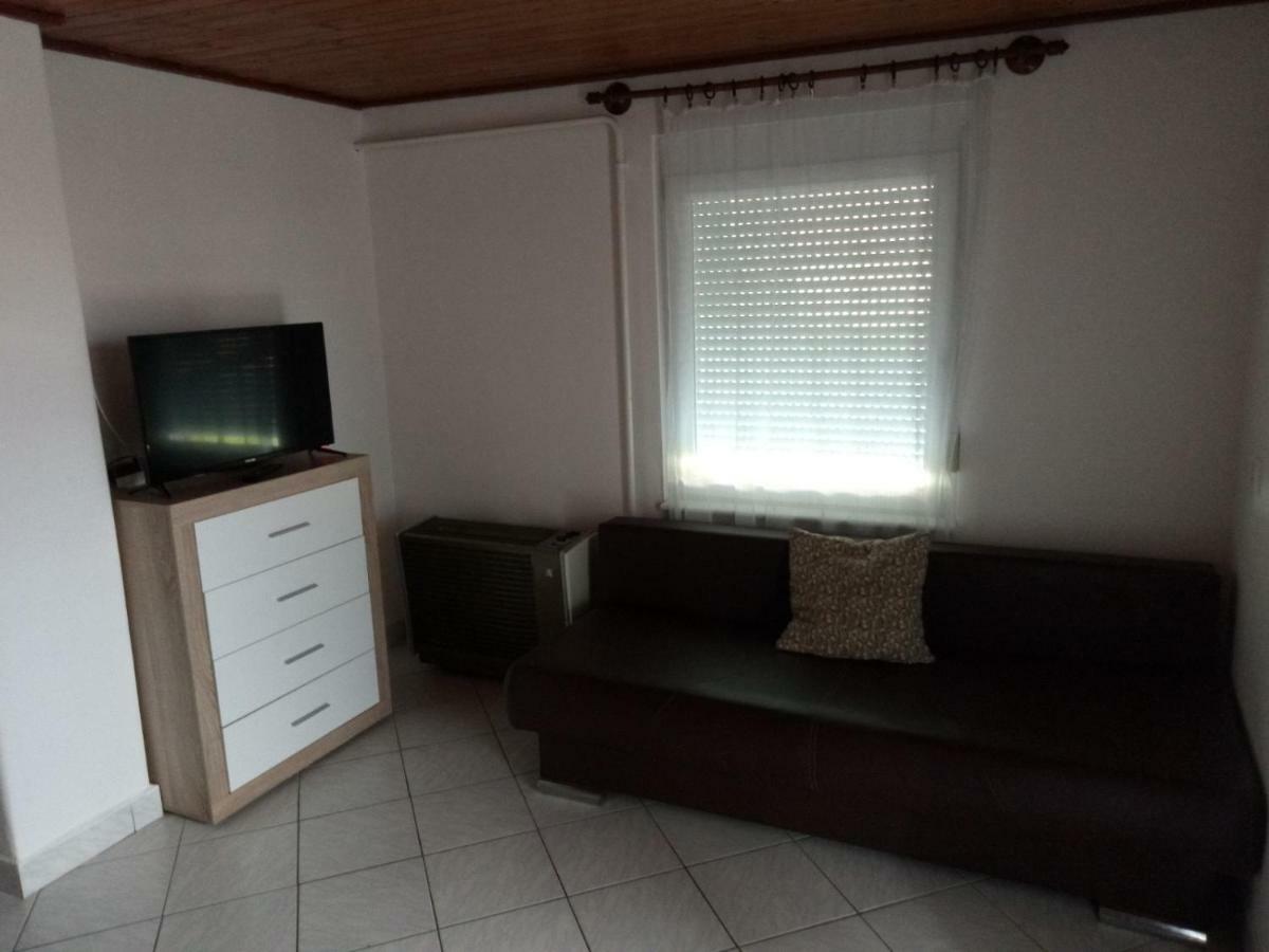 Karos Central Apartmanhaz ザラカロシュ エクステリア 写真